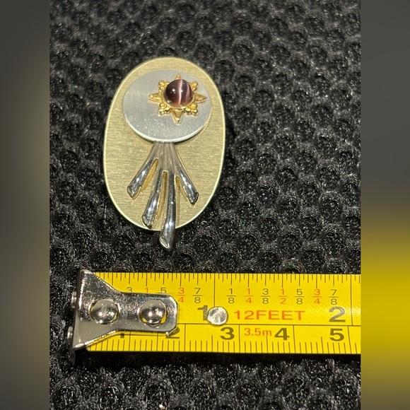 Modernist Starburst Brooch with Cat's Eye Cabochon - Picture 5 of 7